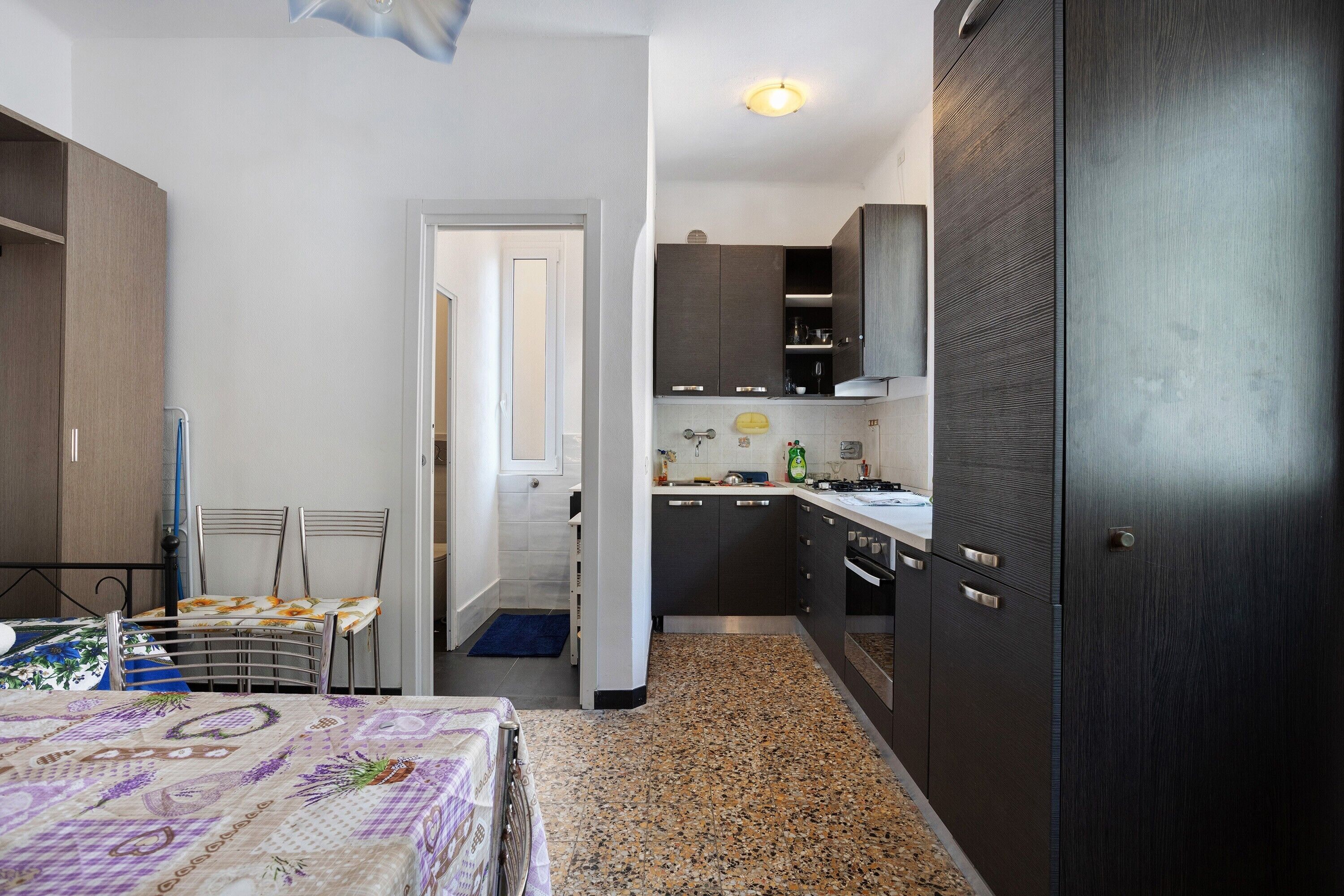 冷蔵庫、オーブン、コンロ、コーヒー / ティーメーカー