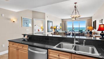 Condo, varias camas (Summer Place #303) | Interior