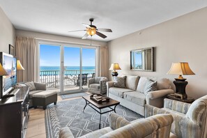 Condo, varias camas (Summer Place #303) | Área de sala de estar