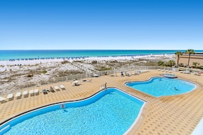 Condo, varias camas (Summer Place #303) | Alberca | Alberca al aire libre y alberca climatizada