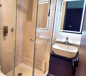 Shower, hair dryer, towels, soap - Apartment with modern design (Ciudad de México)