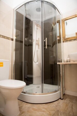 Comfort Double Room, City View | Bathroom | Soap, shampoo, toilet paper - Nika Apart Hotel  (Rīga)