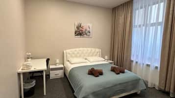 Phòng đôi Tiêu chuẩn, quang cảnh sân vườn | Phòng cách âm, bàn ủi/dụng cụ ủi quần áo