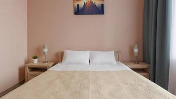 Dobbeltrom – comfort, byutsikt | Lydisolert, strykejern/-brett og wi-fi (inkludert)