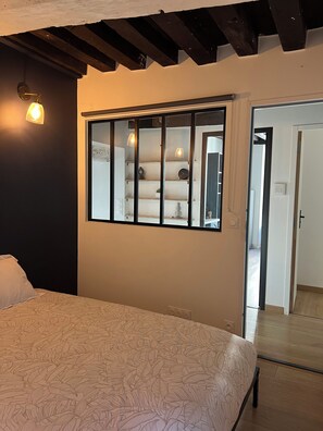 2 bedrooms, Internet, bed sheets - Center Architect Poirier - 2 Rooms Business Family (Orléans)