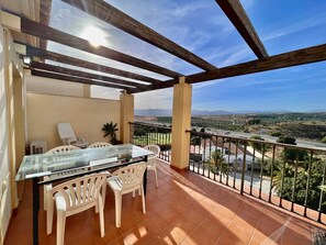 Outdoor dining - TERRASOL PENTHOUSE BAVIERA GOLF LAS CARMELITAS (Caleta de velez)