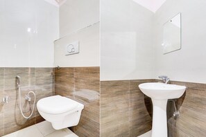 House | Bathroom - Hotel O Sahastradara Road Dehradun (Dehradun)