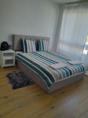 1 bedroom, iron/ironing board, WiFi, bed sheets - Bright studio between Paris and dis (Champs-sur-Marne)