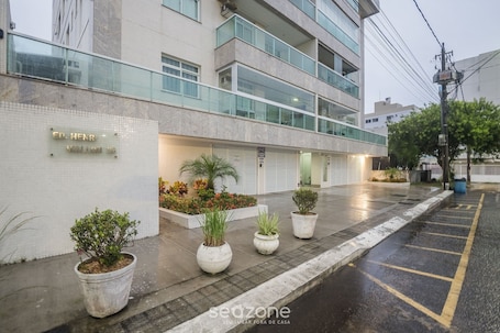 Exterior. 2-bedroom Apt 160m From the Beach Ewh0404