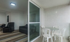 Basic Apartment - 2-bedroom Apt 160m From the Beach Ewh0404 (Guarapari)