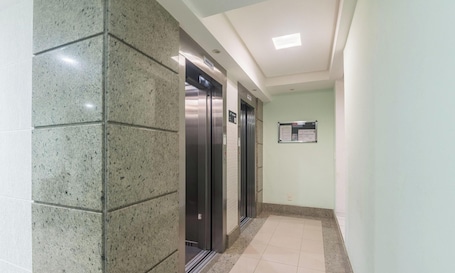Interior. 2-bedroom Apt 160m From the Beach Ewh0404