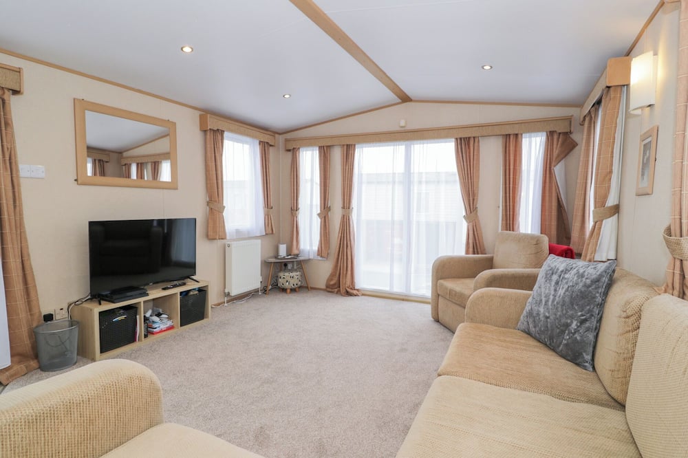 11, Beachfields - Ffrith Beach