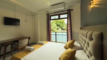In-room safe, desk, laptop workspace, iron/ironing board