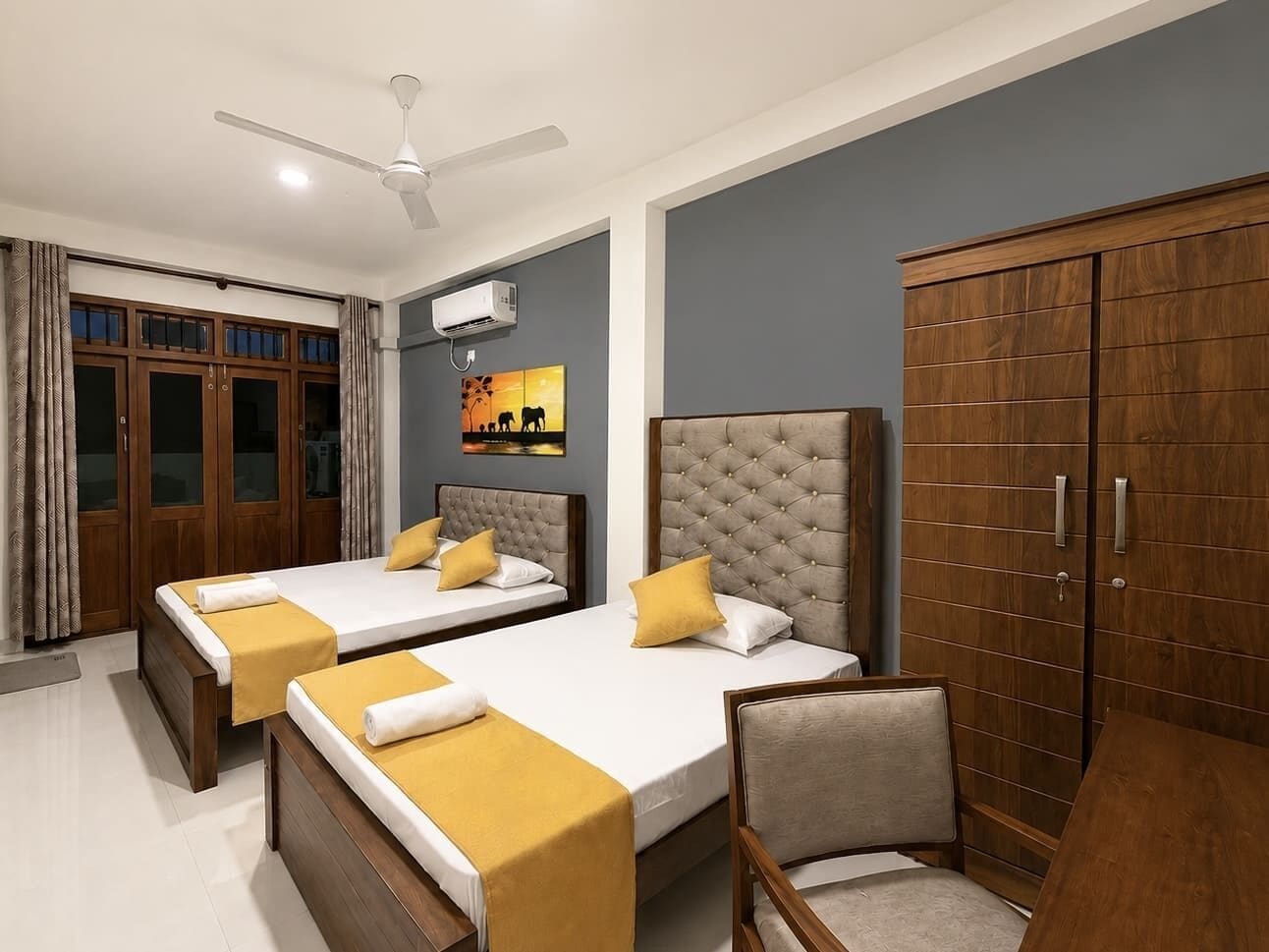 Deluxe Apart Daire, 3 Yatak Odası, 2 Banyolu, Zemin Kat | Odada kasa, masa, dizüstü bilgisayar çalışma alanı, ses yalıtımı 