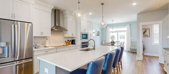 Inlet Cove Luxury Waterfront Townhome - Perfect for Large Groups or Families