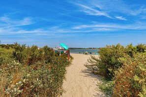 Sun-loungers -
Inlet Cove Luxury Waterfront Townhome - Perfect for Large Groups or Families (Beaufort)