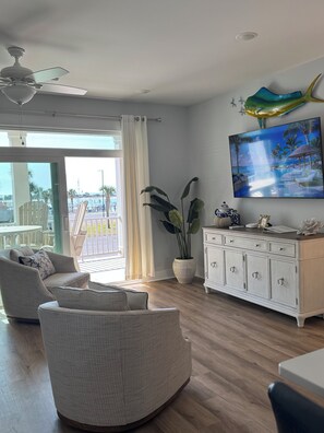 Smart TV -
Inlet Cove Luxury Waterfront Townhome - Perfect for Large Groups or Families (Beaufort)