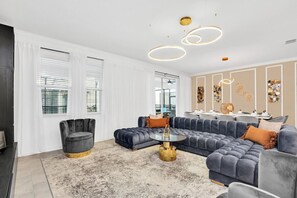 Smart TV - Last Minute Disney! Private Pool, Hot Tub, Game Room & Themed Bedrooms. Book Now! #118573 (Orlando)