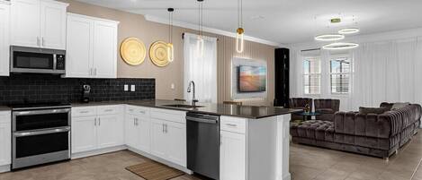 Geladeira, micro-ondas, fogão, cooktop