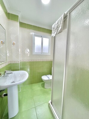 Shower, hair dryer, bidet, towels - TERRASOL PASEO LARIOS (Torre del Mar)