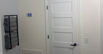 Adorable 2-bedroom bungalow with AC in tranquil Hazlehurst