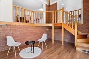 Apartment | Interior - Spacious 4-bed House With Garden in Doncaster (Melbourne)