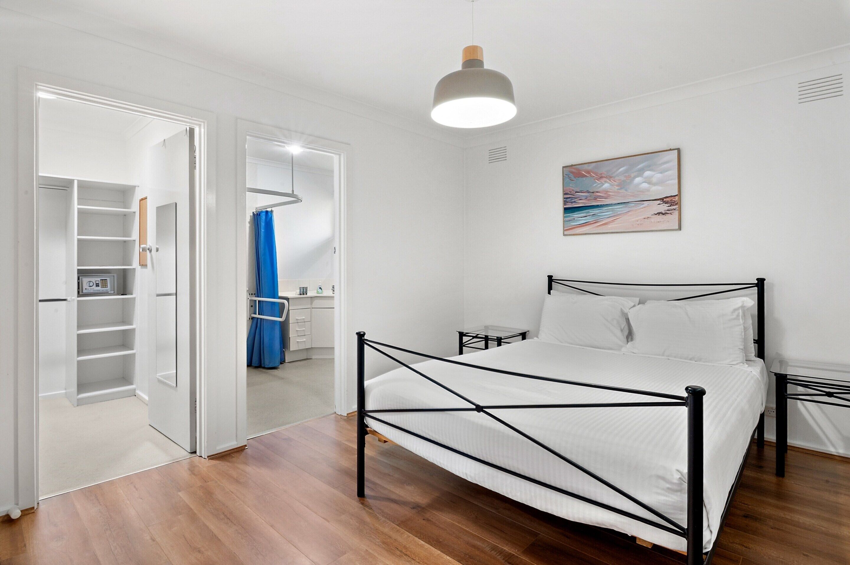 Apartment | 4 bedrooms, laptop workspace, bed sheets