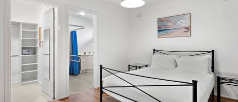 Apartment | 4 bedrooms, laptop workspace, bed sheets