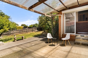 Apartment | Exterior - Spacious 4-bed House With Garden in Doncaster (Melbourne)