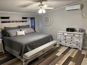 2 bedrooms, Internet, bed sheets - 2-bedroom house with Pool, Fort Valley GA with AC and charm Quiet Country Life! (Fort Valley)