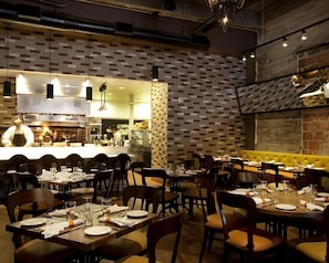 Unclassified image, 5 of 30, button - Superior King Retreat Near Pearl District & Powell’s City of Books (Portland)