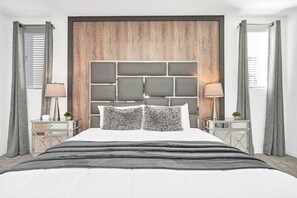 7 bedrooms, iron/ironing board, WiFi, bed sheets - Last Minute Disney! Private Pool, Hot Tub, Game Room & Themed Bedrooms. Book Now! #SR596 (Orlando)