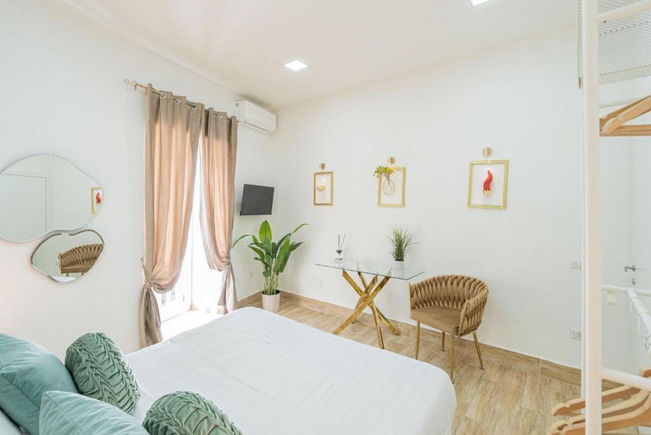 1 quarto, ferros/tábuas de passar roupa