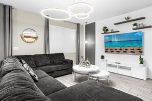 Smart TV - Disney Getaway! Luxury Villa with Private Pool & Game Room. Book Now! #CG885 (Orlando)