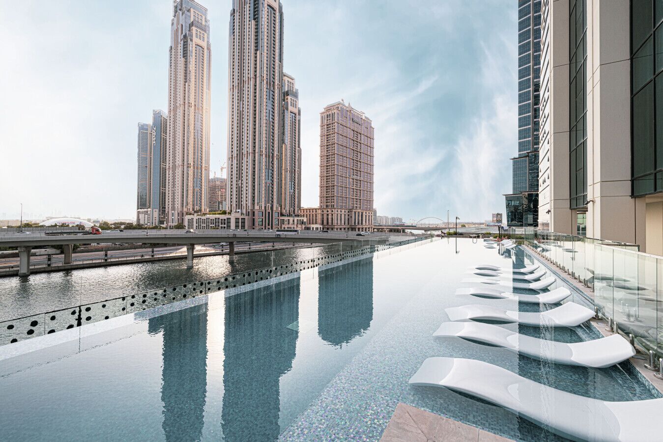 Lämmitetty uima-allas