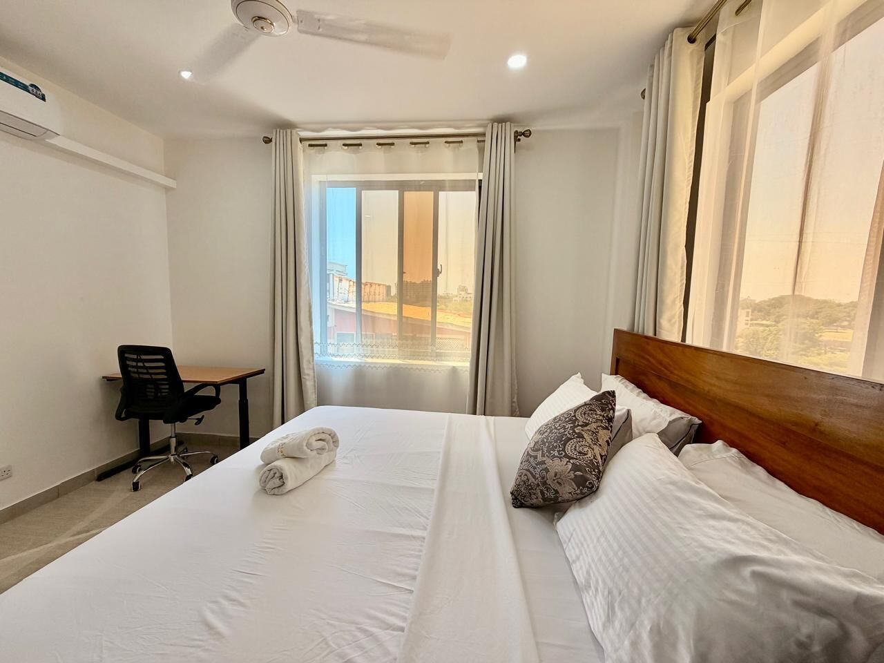 1 habitación, tabla de planchar con plancha, wifi gratis y ropa de cama 