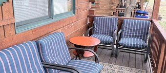 Cozy American themed 3-bedroom cabin by Three Bears Resort in Warrens