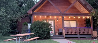 Cozy, clean,and welcoming 3-bedroom cabin next to Three Bears Resort in Warrens