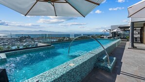 A rooftop infinity pool with a clear view of the marina and distant mountains. - Alik (La Cruz de Huanacaxtle)