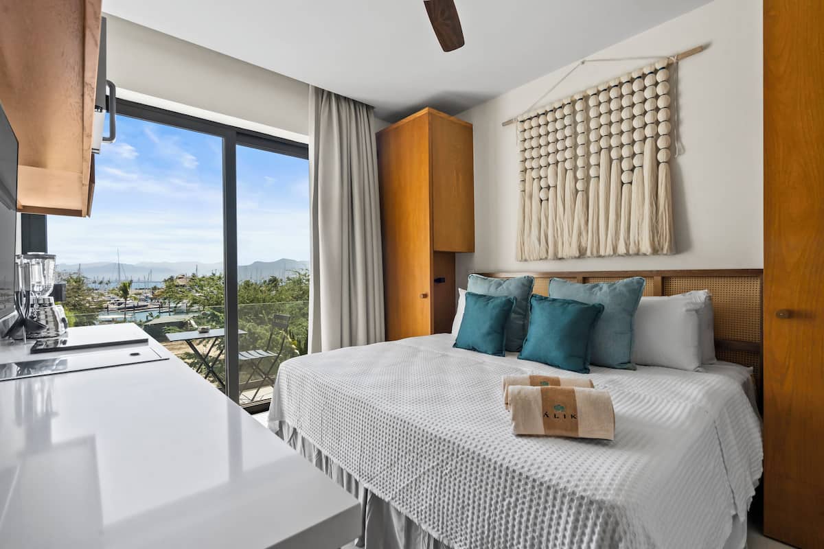 Luxury Apartment, 2 Bedrooms, Bay View, Sea Facing | Free WiFi