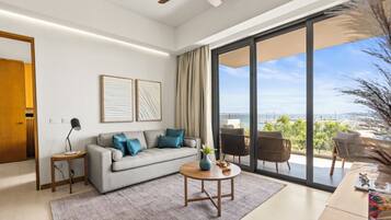 Smart TV, heated floors