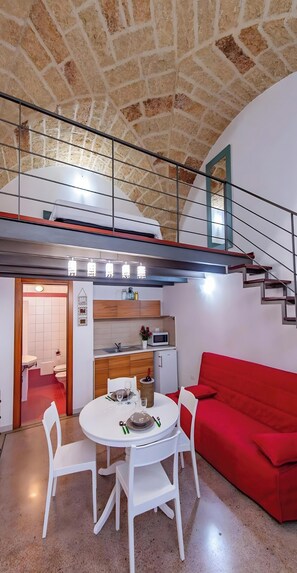Interior - Apartment 'Masseria De Donno - Melograno' with Shared Pool, Wi-Fi and Air Conditioning (Specchia)