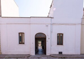 Exterior - Apartment 'Masseria De Donno - Melograno' with Shared Pool, Wi-Fi and Air Conditioning (Specchia)