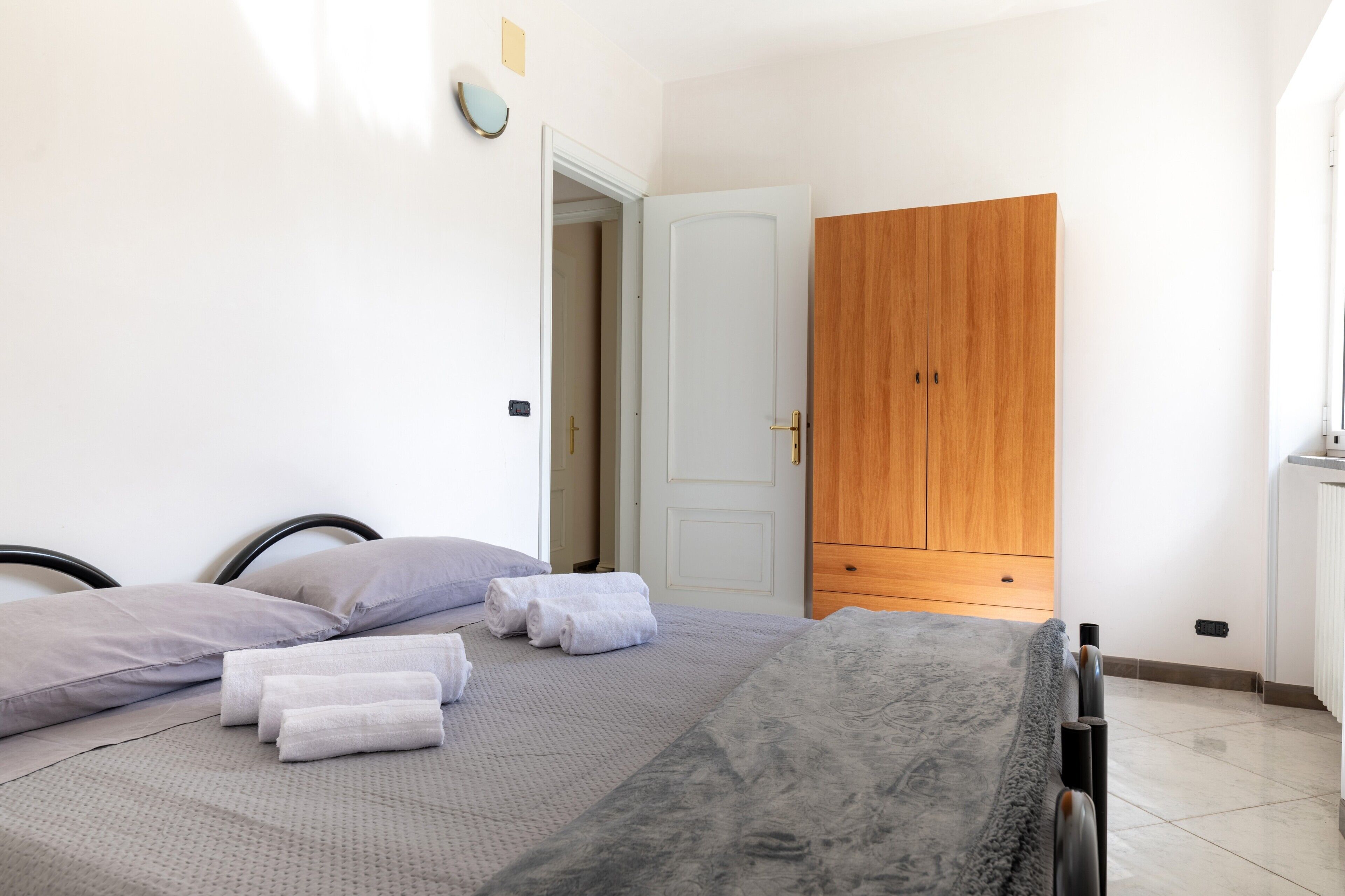 3 chambres, fer et planche à repasser, Wi-Fi, draps fournis