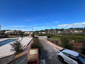 Property grounds - Holiday Home 'Villa Montevicoli' with Private Pool, Terrace and Wi-Fi (Ceglie Messapica)