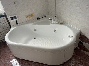 Een douche, een haardroger, handdoeken