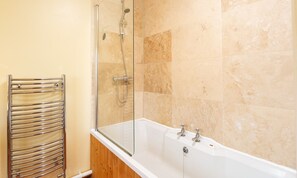 Shower, hair dryer - Oakdene (Keswick)