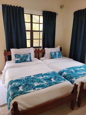 1 chambre, fer et planche à repasser, Wi-Fi gratuit, draps fournis