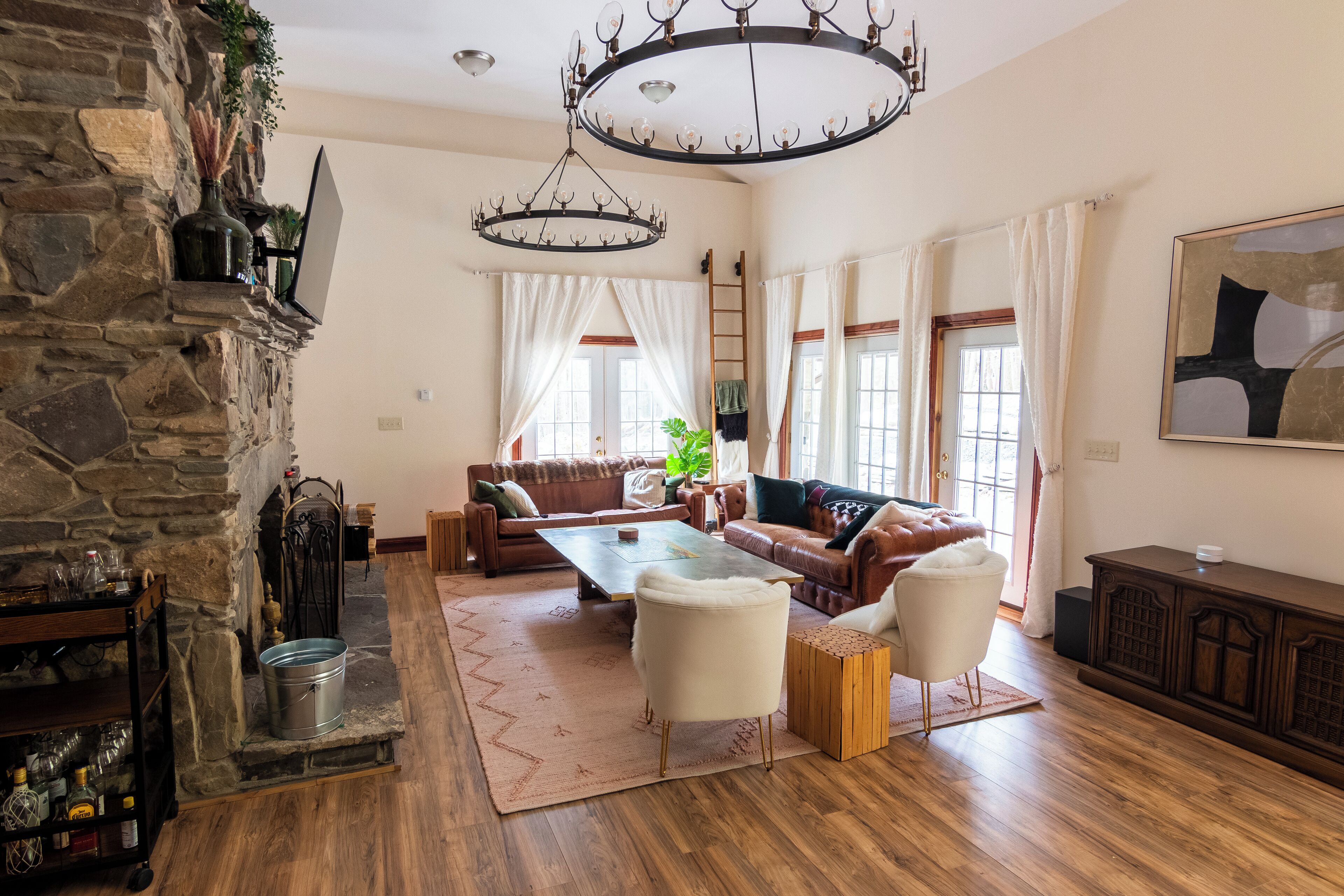 Smart TV, fireplace, video games, books