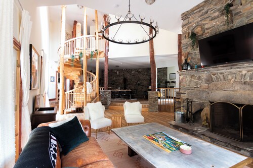 Catskills Barn Retreat w/Fireplace & 9 Acres